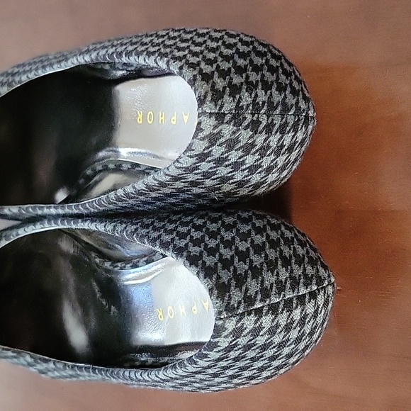 Metaphor Houndstooth Fabric Heels Size 10 - Picture 4 of 9